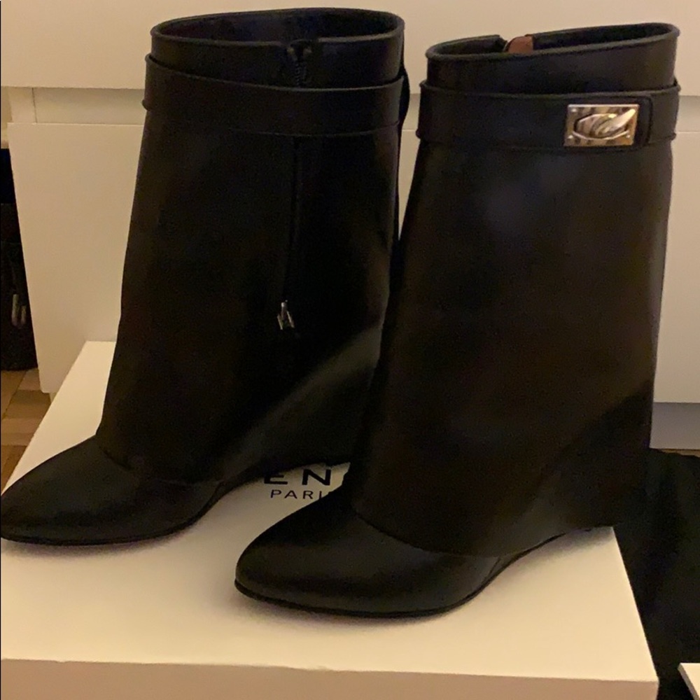 Givenchy Shark Lock Fold Over Bootie - Black